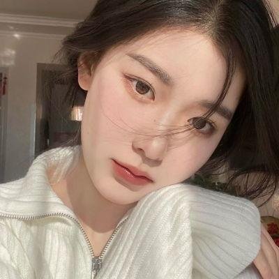 她来到我身边